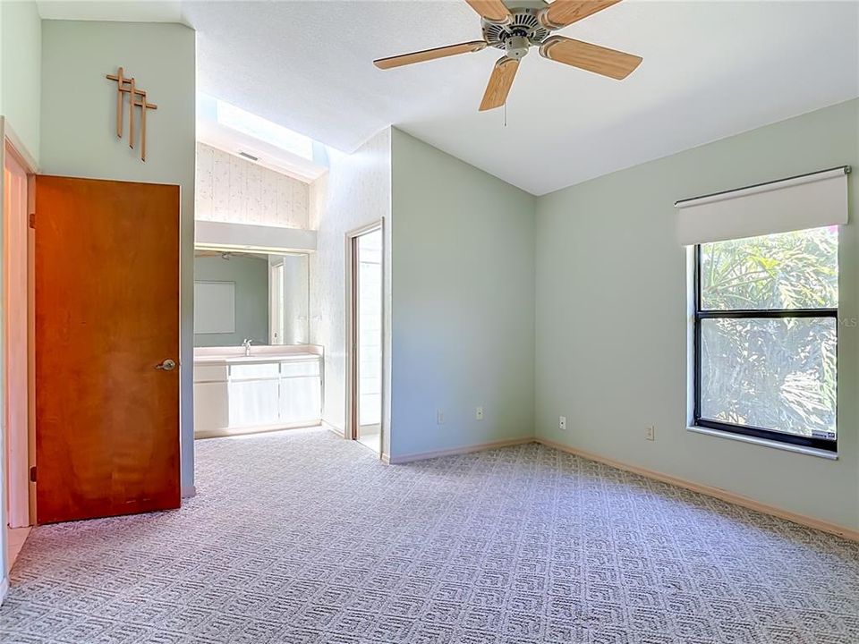 Activo con contrato: $229,000 (2 camas, 2 baños, 1239 Pies cuadrados)