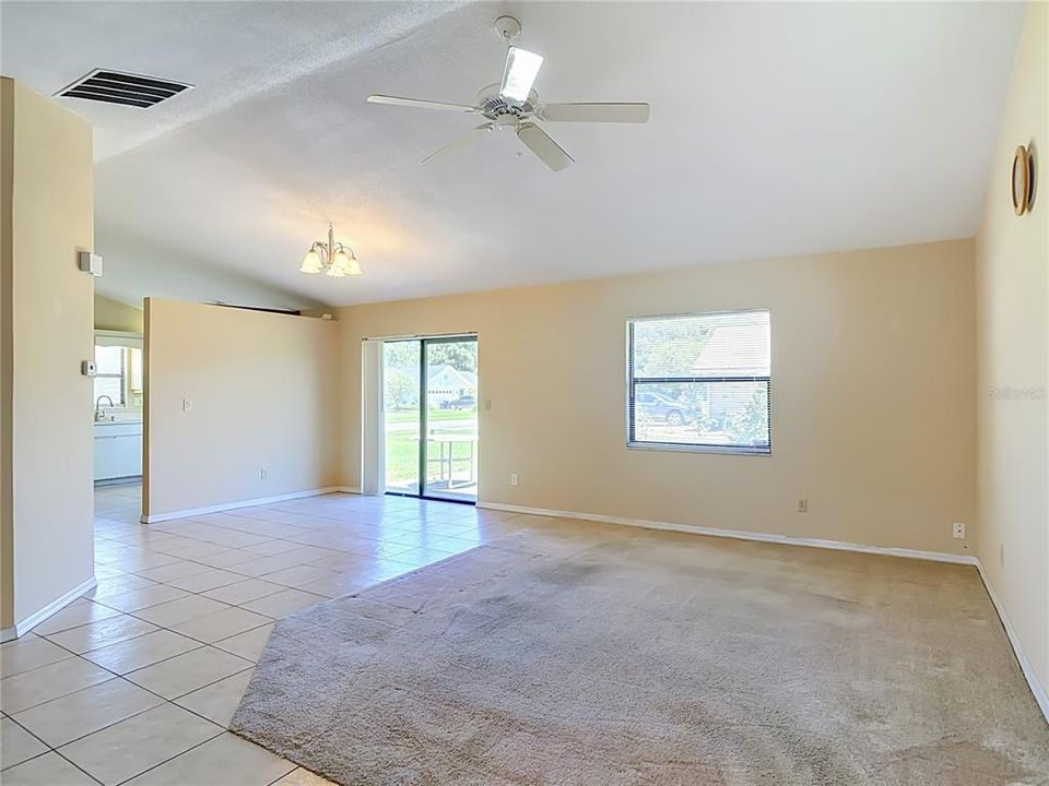 Activo con contrato: $229,000 (2 camas, 2 baños, 1239 Pies cuadrados)