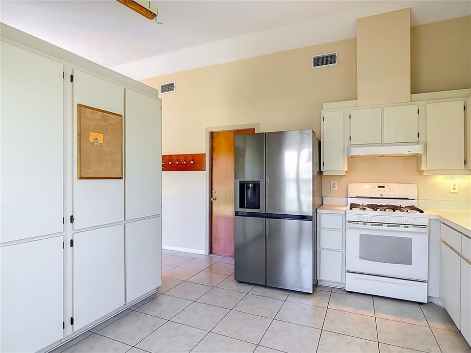 Activo con contrato: $229,000 (2 camas, 2 baños, 1239 Pies cuadrados)