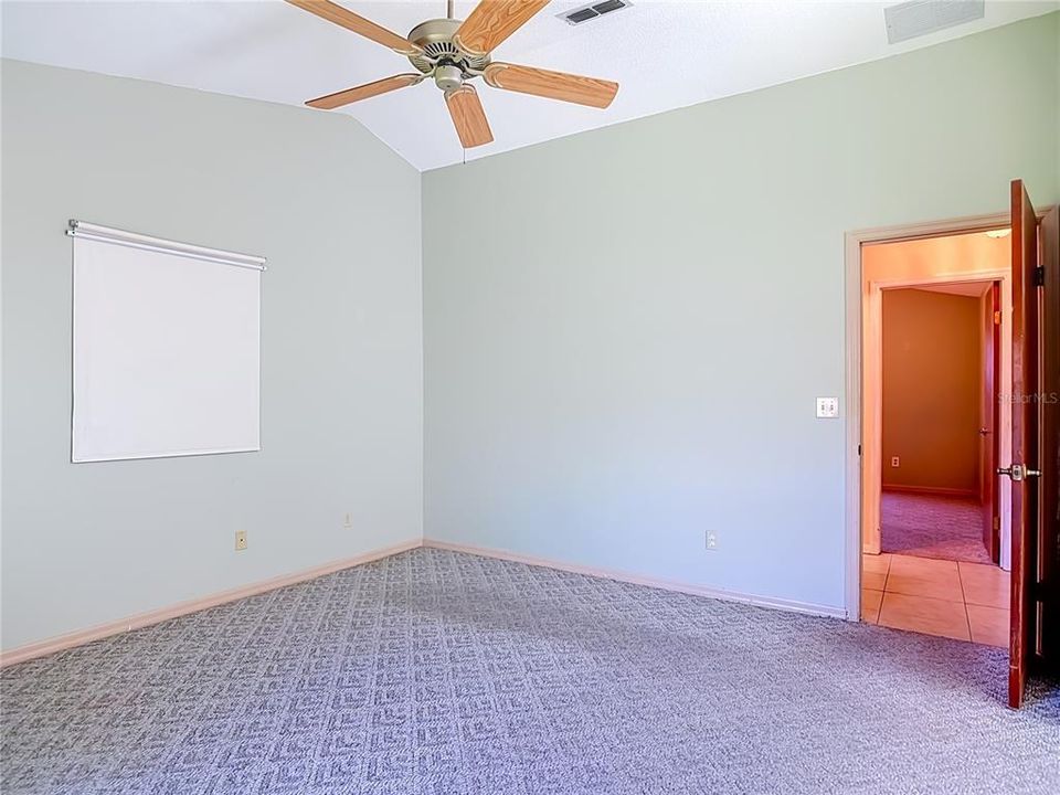 Activo con contrato: $229,000 (2 camas, 2 baños, 1239 Pies cuadrados)