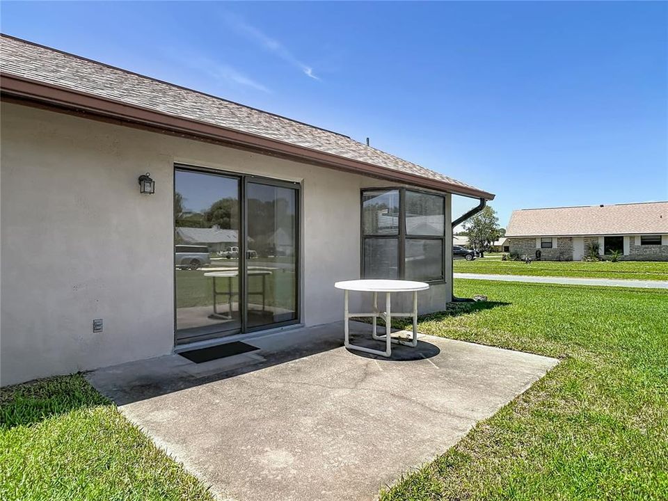 Activo con contrato: $229,000 (2 camas, 2 baños, 1239 Pies cuadrados)