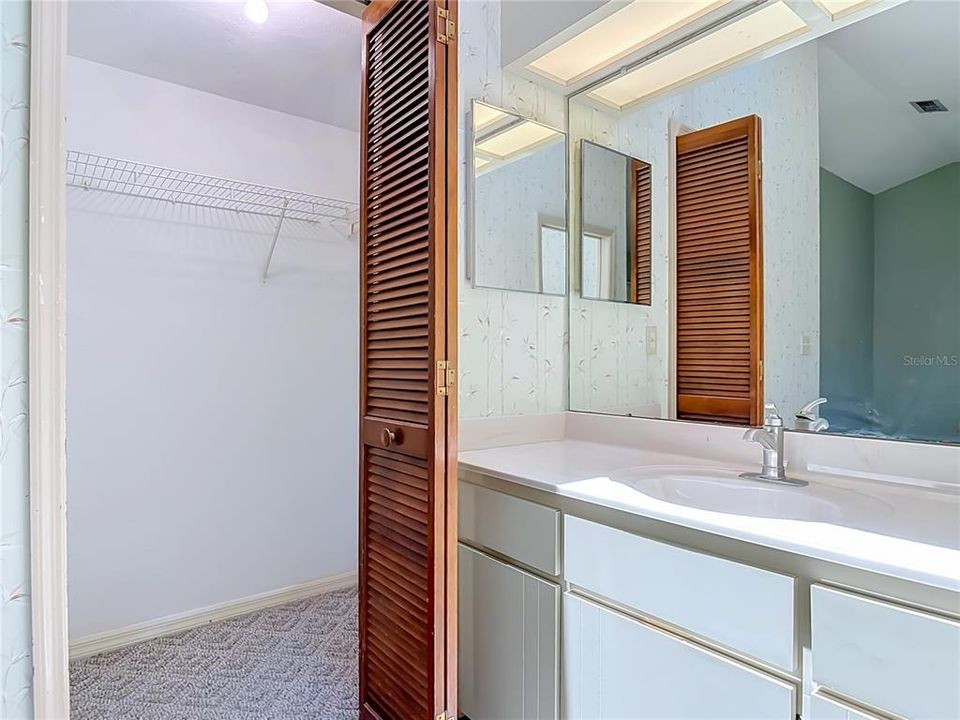 Activo con contrato: $229,000 (2 camas, 2 baños, 1239 Pies cuadrados)
