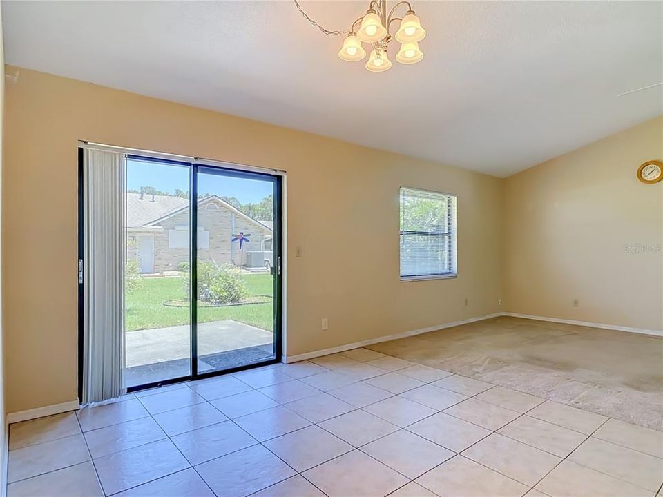 Activo con contrato: $229,000 (2 camas, 2 baños, 1239 Pies cuadrados)
