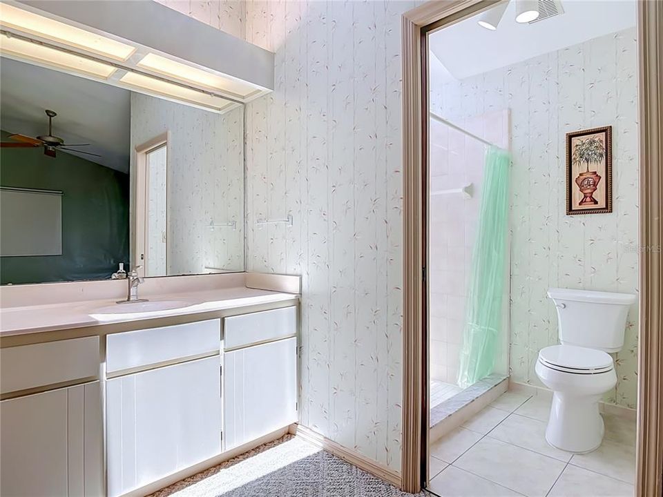 Activo con contrato: $229,000 (2 camas, 2 baños, 1239 Pies cuadrados)