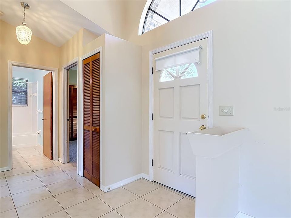 Activo con contrato: $229,000 (2 camas, 2 baños, 1239 Pies cuadrados)