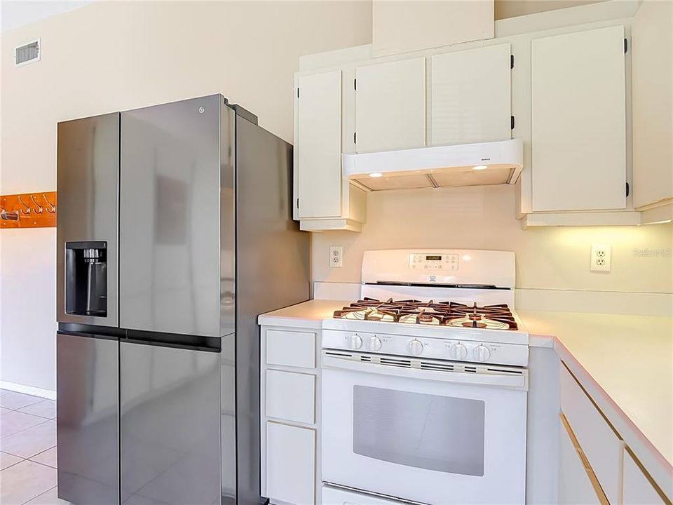 Activo con contrato: $229,000 (2 camas, 2 baños, 1239 Pies cuadrados)