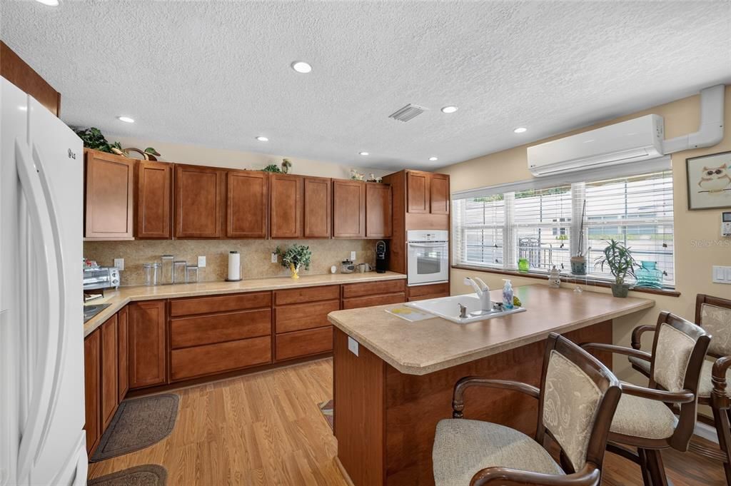 For Sale: $134,850 (2 beds, 2 baths, 1150 Square Feet)