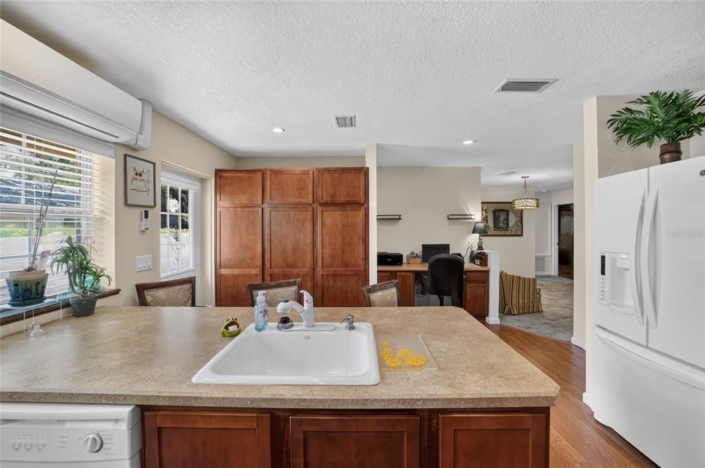 For Sale: $134,850 (2 beds, 2 baths, 1150 Square Feet)
