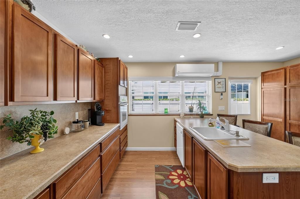 For Sale: $134,850 (2 beds, 2 baths, 1150 Square Feet)