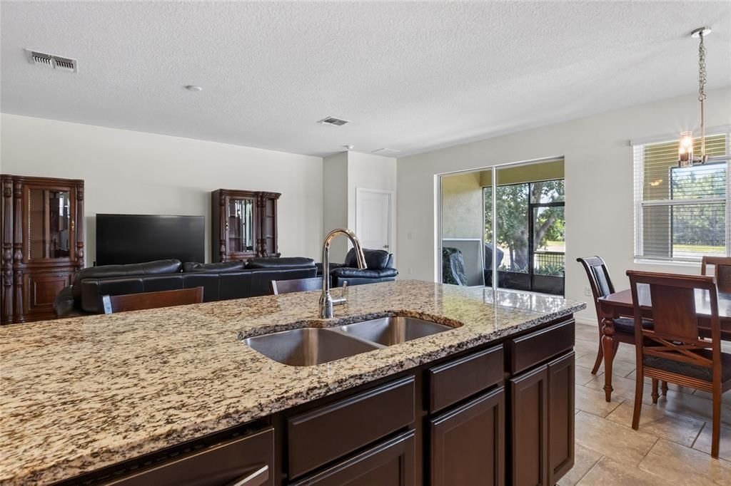 En Venta: $339,900 (3 camas, 2 baños, 2091 Pies cuadrados)
