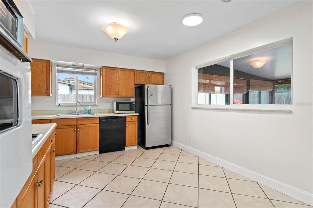 En Venta: $329,999 (3 camas, 2 baños, 1301 Pies cuadrados)