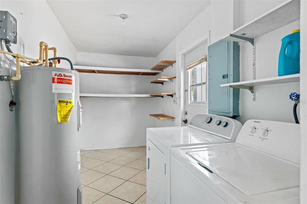 En Venta: $329,999 (3 camas, 2 baños, 1301 Pies cuadrados)