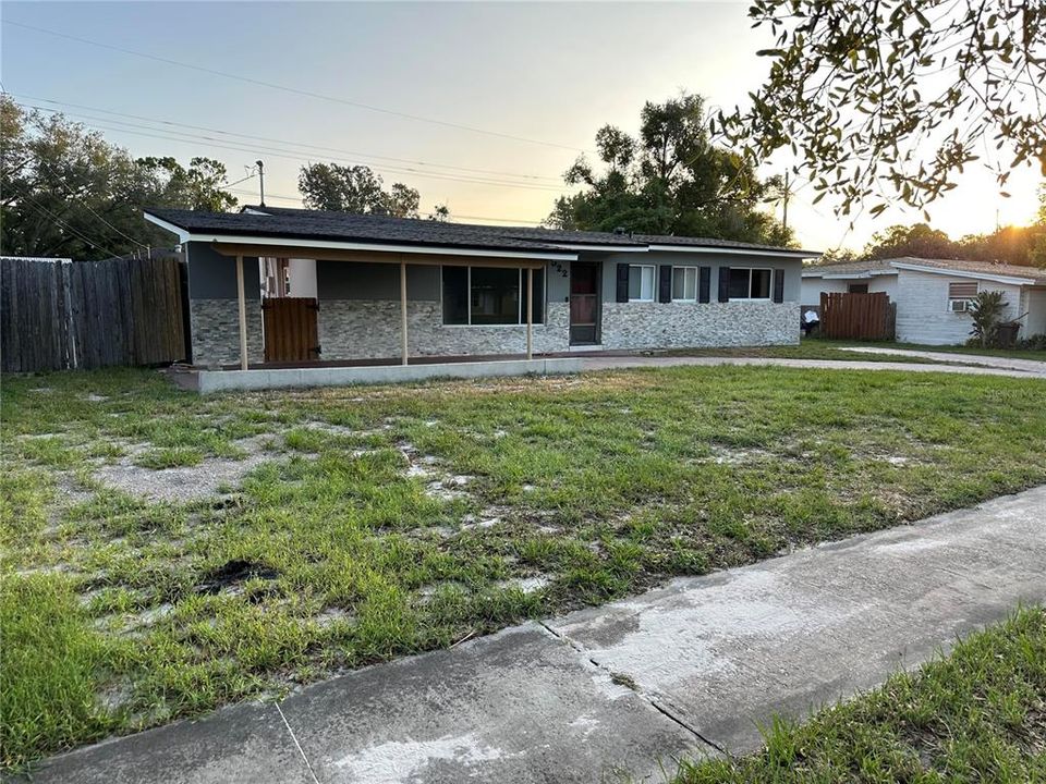 En Venta: $329,999 (3 camas, 2 baños, 1301 Pies cuadrados)