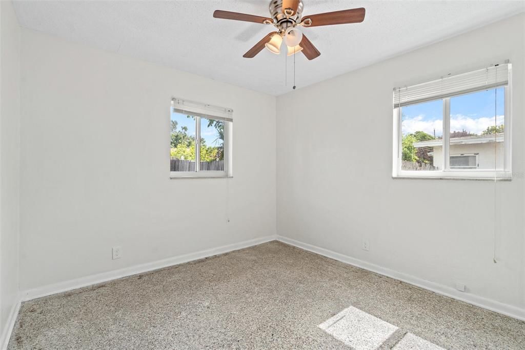 En Venta: $329,999 (3 camas, 2 baños, 1301 Pies cuadrados)