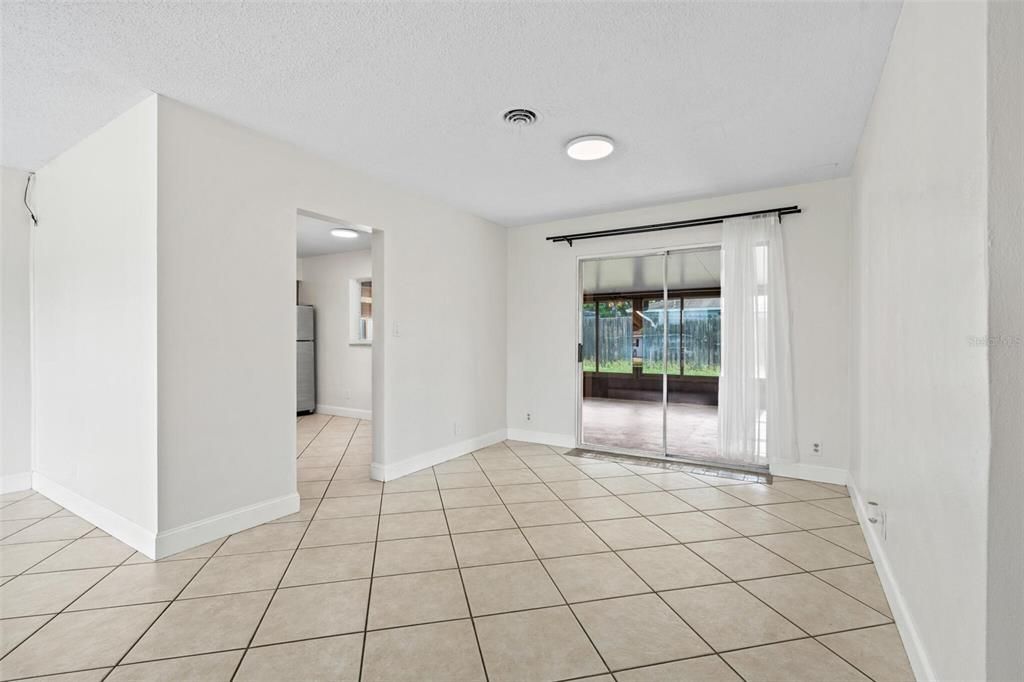 En Venta: $329,999 (3 camas, 2 baños, 1301 Pies cuadrados)