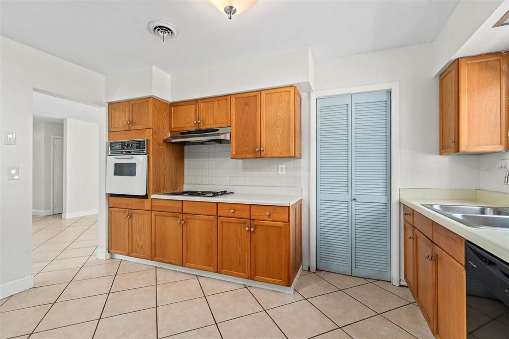 En Venta: $329,999 (3 camas, 2 baños, 1301 Pies cuadrados)