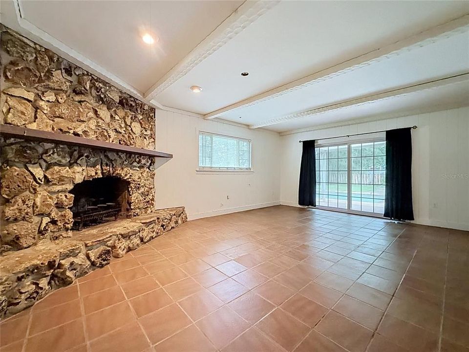 For Sale: $269,000 (4 beds, 2 baths, 1754 Square Feet)