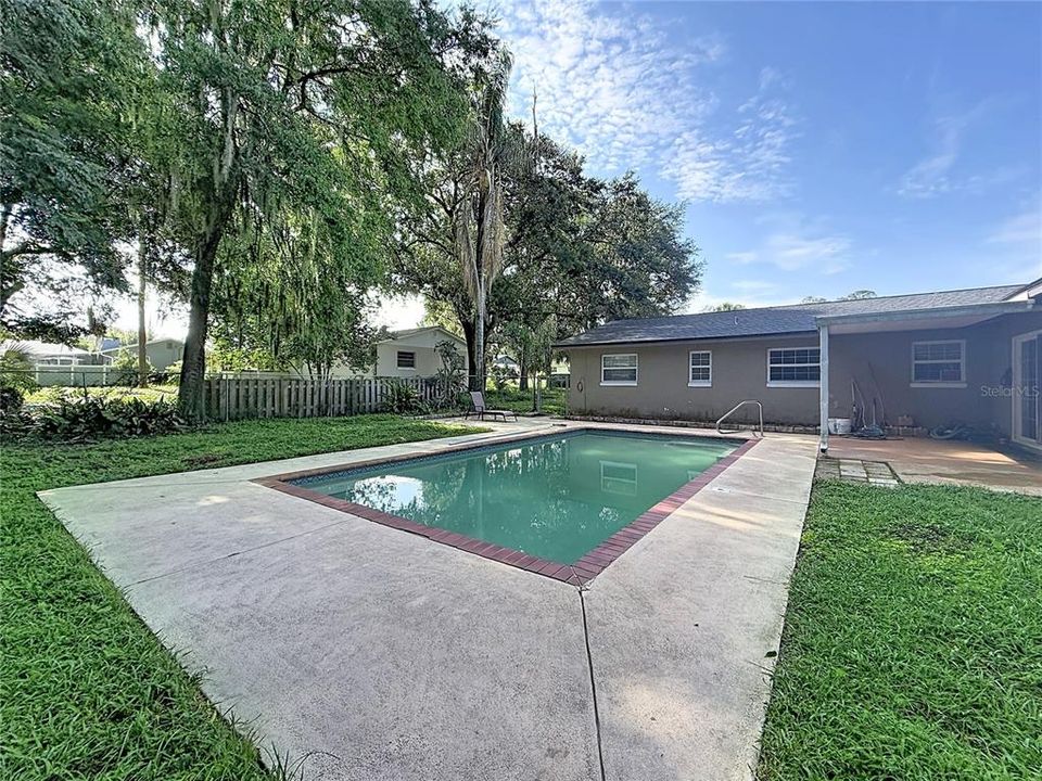 For Sale: $269,000 (4 beds, 2 baths, 1754 Square Feet)