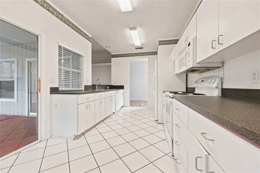 На продажу: $299,900 (3 спален, 2 ванн, 1535 Квадратных фут)