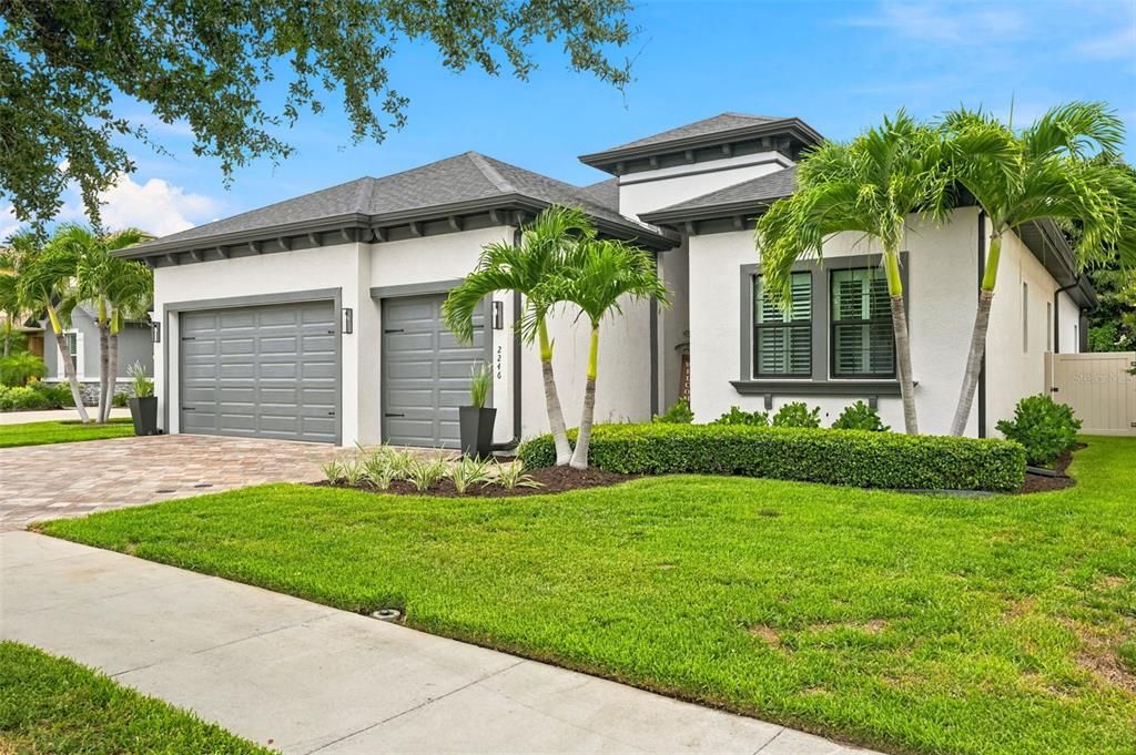 Под контрактом: $1,049,900 (4 спален, 3 ванн, 2740 Квадратных фут)