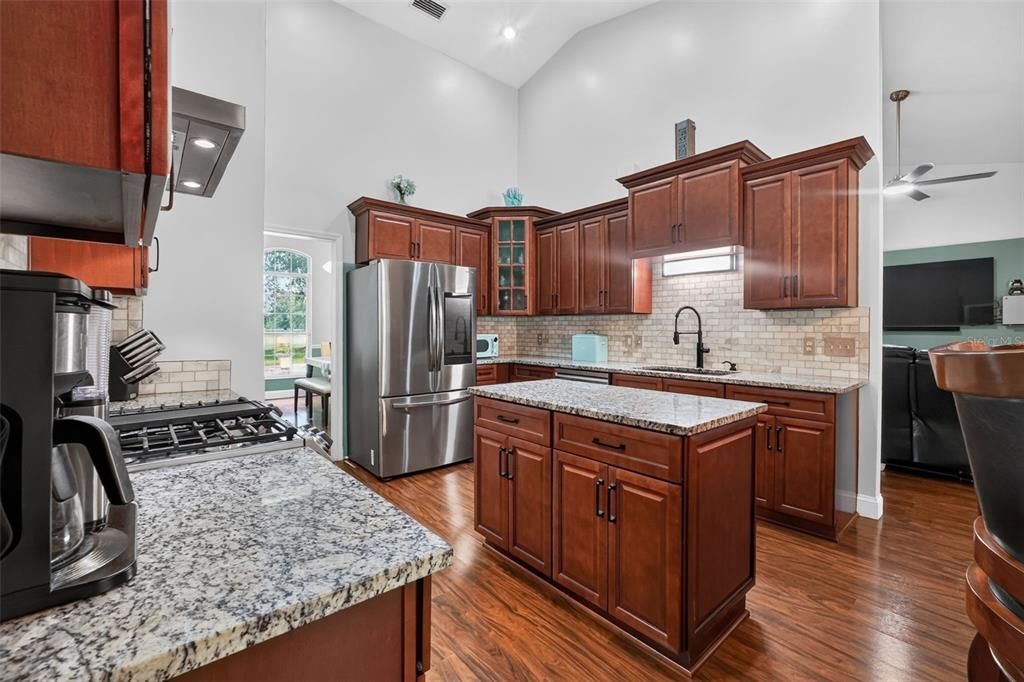 На продажу: $799,900 (4 спален, 3 ванн, 2695 Квадратных фут)