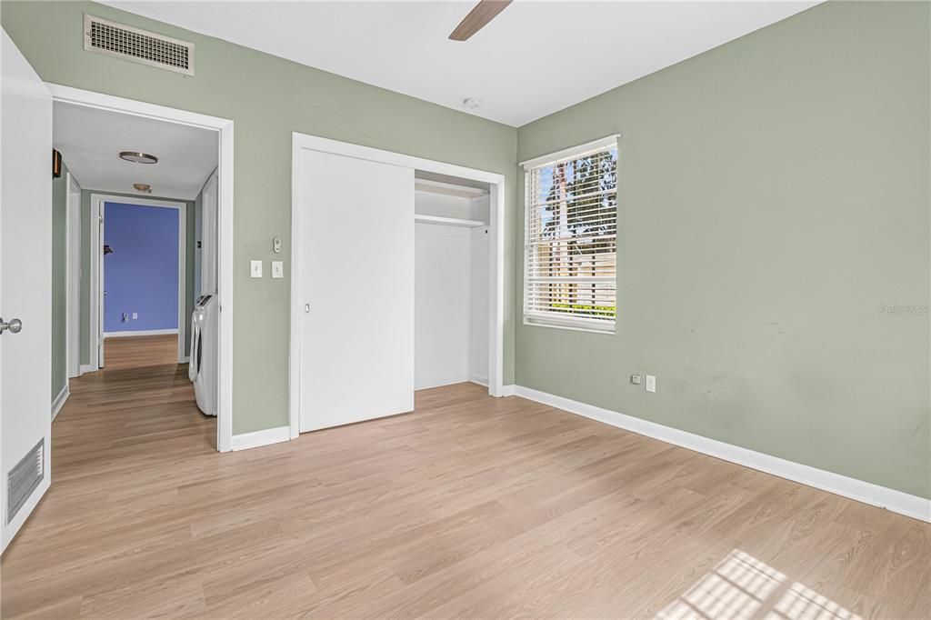 На продажу: $179,900 (2 спален, 1 ванн, 1100 Квадратных фут)