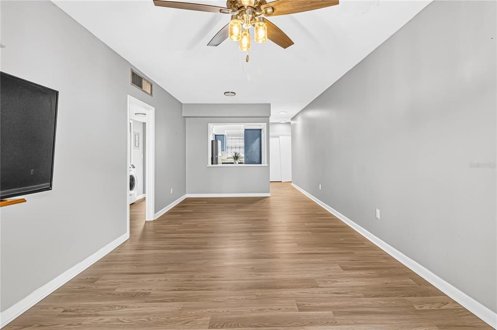 На продажу: $179,900 (2 спален, 1 ванн, 1100 Квадратных фут)