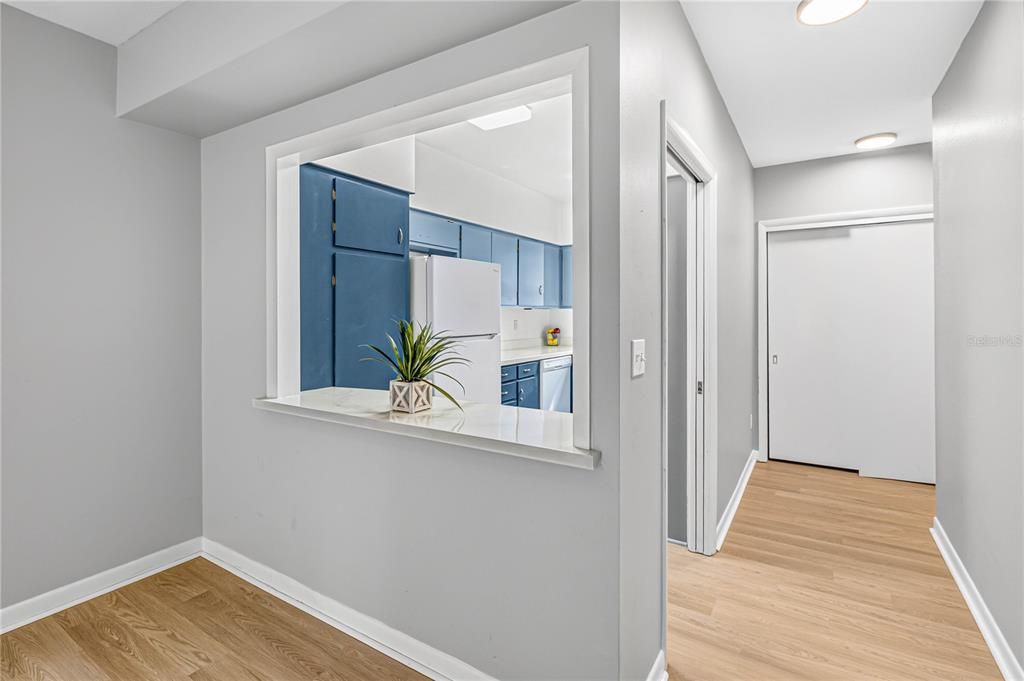 На продажу: $179,900 (2 спален, 1 ванн, 1100 Квадратных фут)