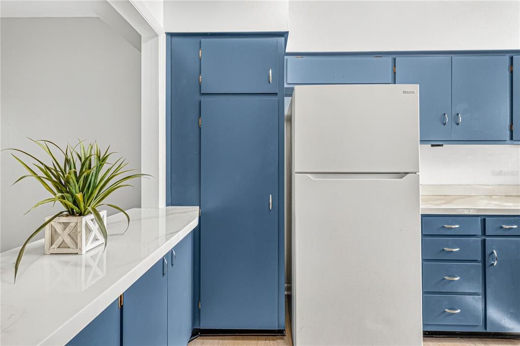 На продажу: $179,900 (2 спален, 1 ванн, 1100 Квадратных фут)