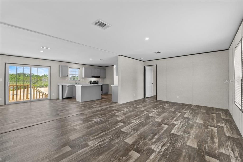 На продажу: $219,999 (4 спален, 2 ванн, 1813 Квадратных фут)