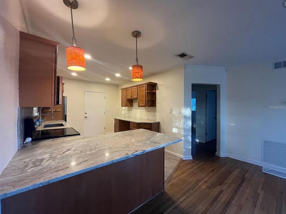Active With Contract: $2,095 (2 beds, 2 baths, 1666 Square Feet)