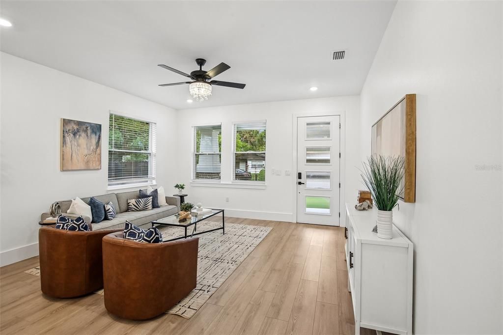 En Venta: $439,999 (3 camas, 3 baños, 1707 Pies cuadrados)