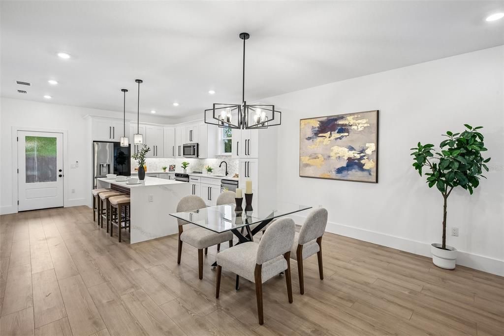 En Venta: $439,999 (3 camas, 3 baños, 1707 Pies cuadrados)