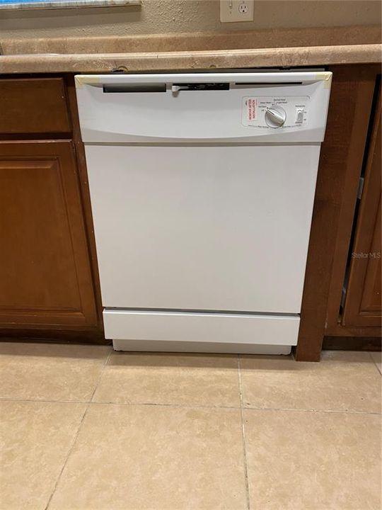 For Rent: $1,775 (4 beds, 2 baths, 1575 Square Feet)