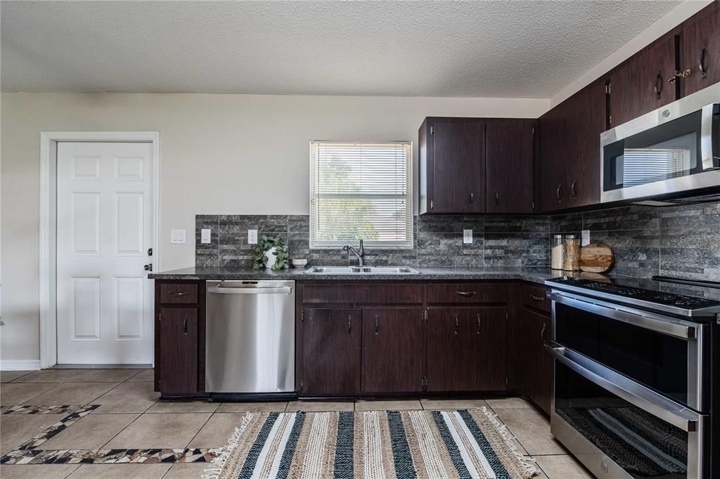 For Sale: $295,000 (4 beds, 2 baths, 1348 Square Feet)