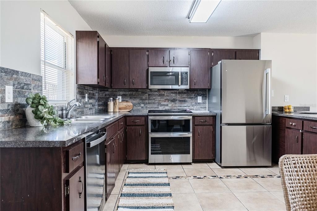 For Sale: $295,000 (4 beds, 2 baths, 1348 Square Feet)