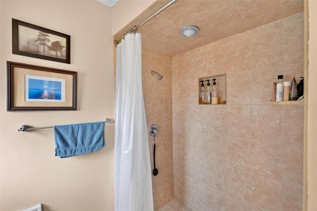 На продажу: $549,900 (4 спален, 2 ванн, 2246 Квадратных фут)