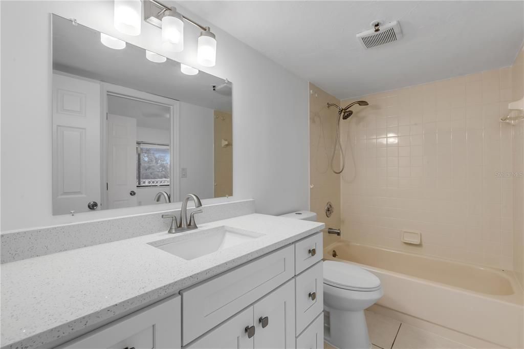 En Venta: $389,900 (2 camas, 2 baños, 1128 Pies cuadrados)