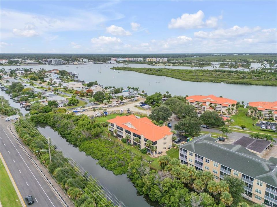 En Venta: $389,900 (2 camas, 2 baños, 1128 Pies cuadrados)
