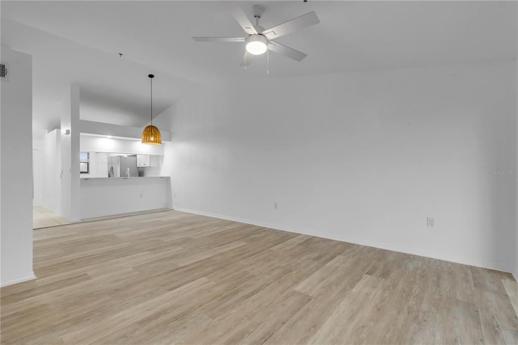 En Venta: $389,900 (2 camas, 2 baños, 1128 Pies cuadrados)