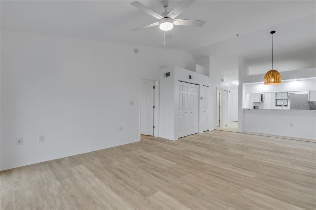 En Venta: $389,900 (2 camas, 2 baños, 1128 Pies cuadrados)