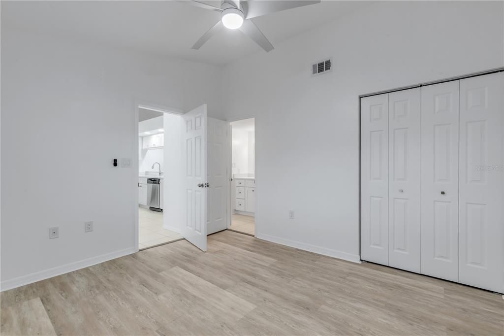 En Venta: $389,900 (2 camas, 2 baños, 1128 Pies cuadrados)