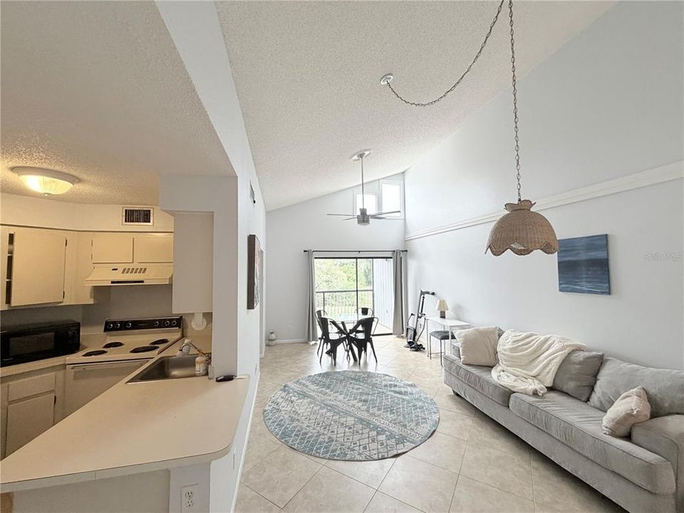 For Rent: $1,395 (1 beds, 1 baths, 675 Square Feet)