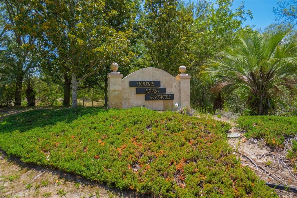 На продажу: $69,900 (0.85 acres)