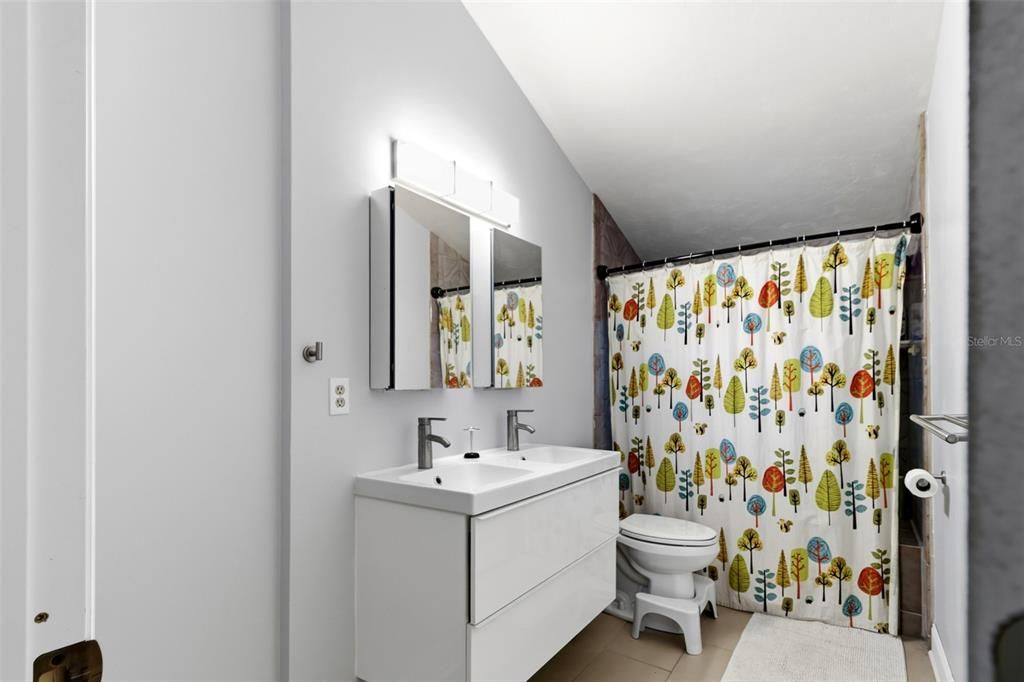 For Sale: $420,000 (4 beds, 2 baths, 2726 Square Feet)
