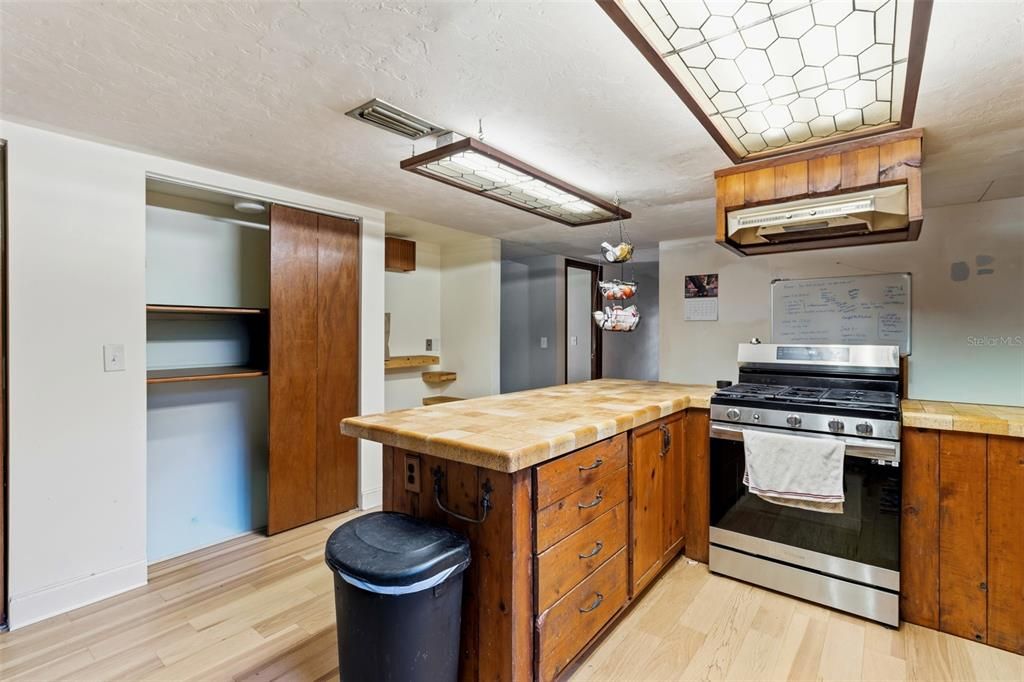 For Sale: $420,000 (4 beds, 2 baths, 2726 Square Feet)