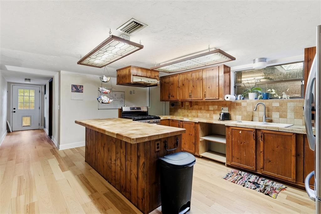 For Sale: $420,000 (4 beds, 2 baths, 2726 Square Feet)