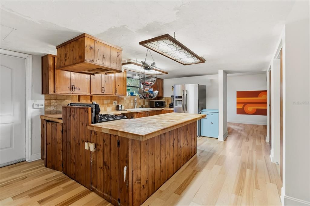 For Sale: $420,000 (4 beds, 2 baths, 2726 Square Feet)
