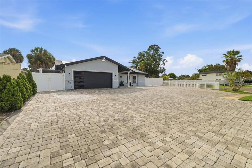 For Sale: $850,000 (5 beds, 3 baths, 1936 Square Feet)