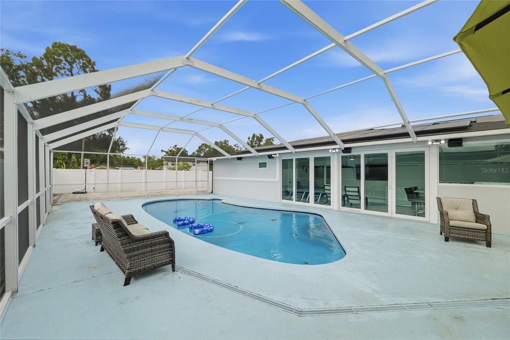For Sale: $850,000 (5 beds, 3 baths, 1936 Square Feet)